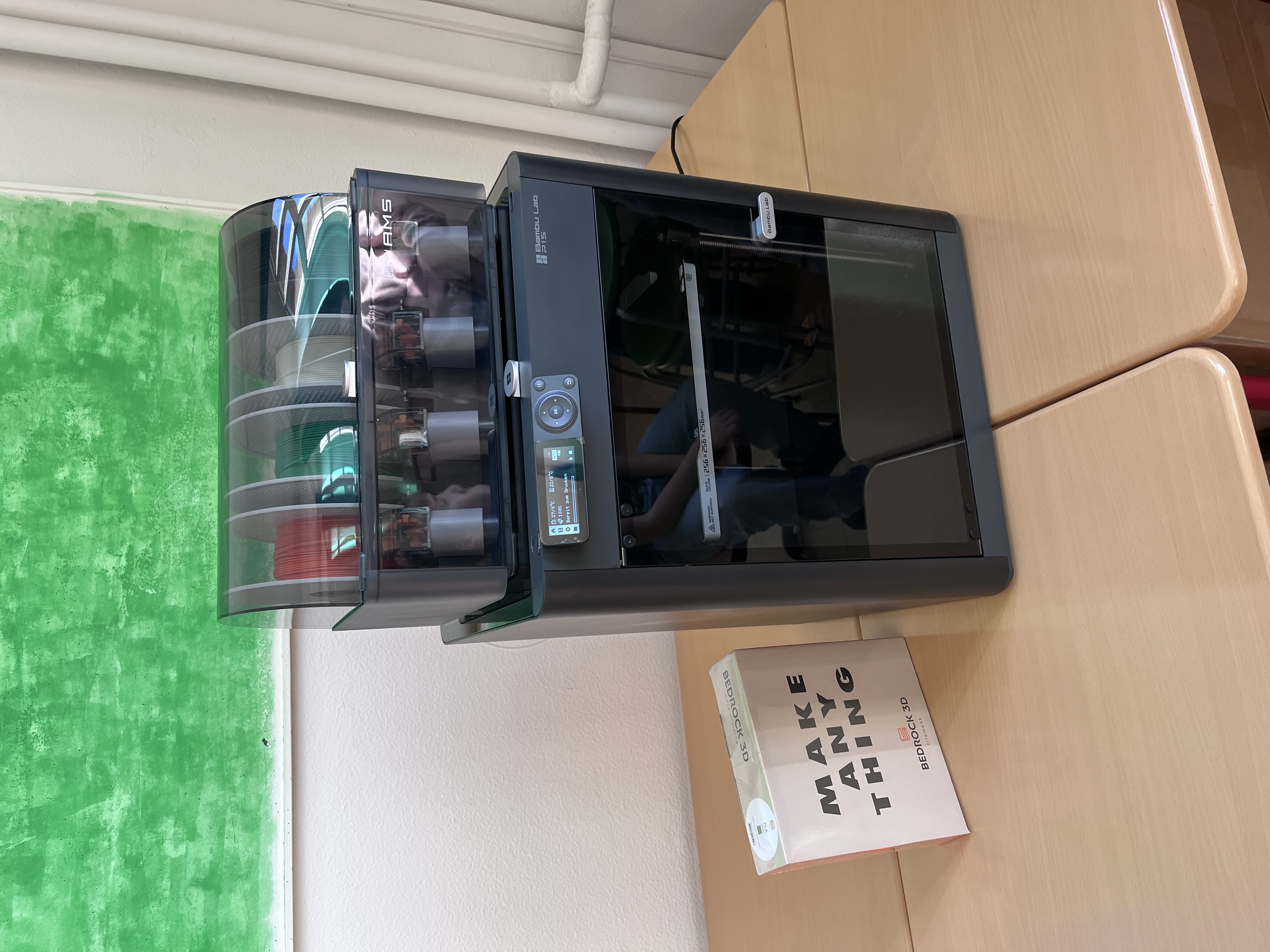 Dank der Unterstützung von ZfdL und Covestro darf sich die Schönwasserschule ab
heute über einen eigenen 3D-Drucker freuen!
